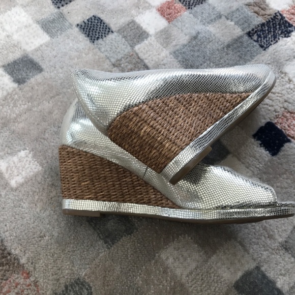 Wedge - Picture 4 of 4